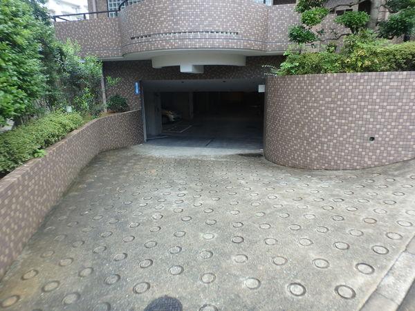 メロディーハイム宝塚 駐車場
