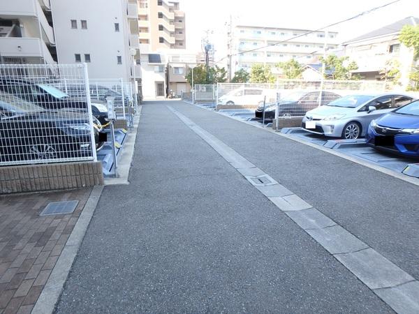 ディークラディア西宮 駐車場