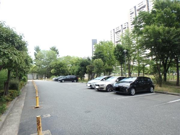 アステム芦屋Ｂ棟 駐車場