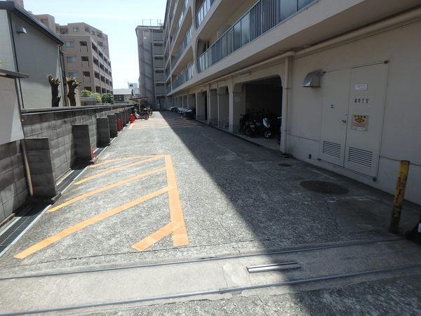 逆瀬川スカイハイツ 駐車場