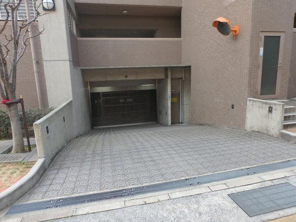 夙川グランドハイツ 駐車場