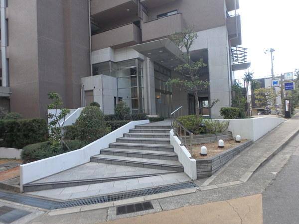 夙川グランドハイツ エントランス