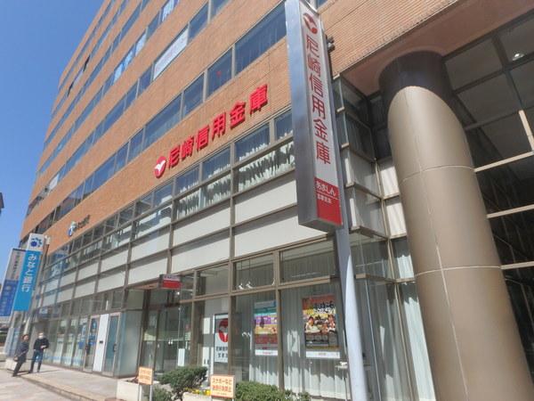 銀行