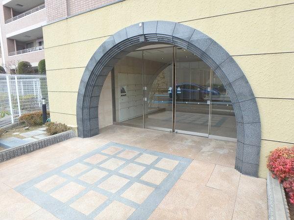 ファミール逆瀬川ザ・ガーデン エントランス