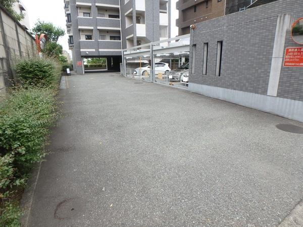 ヴェルビュ宝塚 駐車場