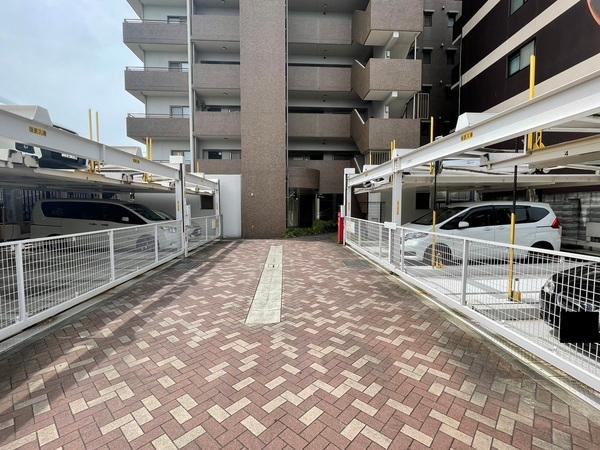 ヴェルビュ上甲子園Ⅱ番館 駐車場
