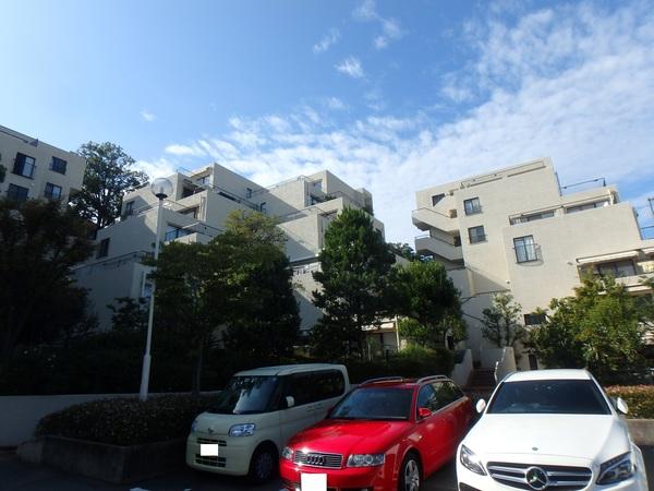 進和苦楽園アーバンライフB棟 駐車場