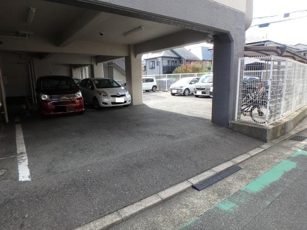 日商岩井夙川マンション 駐車場