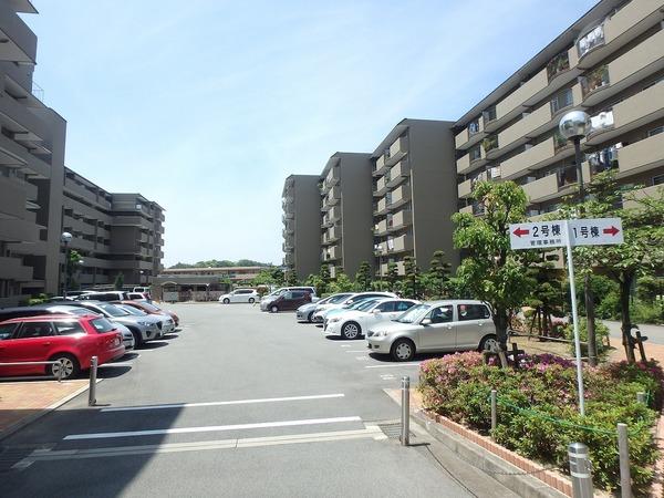 西宮セントポリア１号棟 駐車場