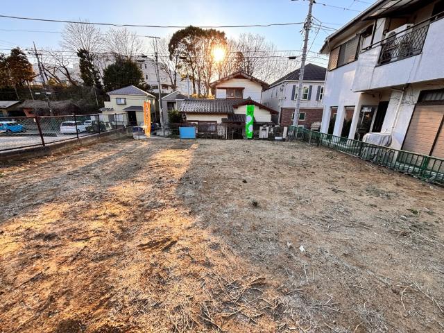 公園・商業施設・交通が揃う生活利便性の敷地。建築条件無し売地なのでお好きなハウスメーカーで建築できます！