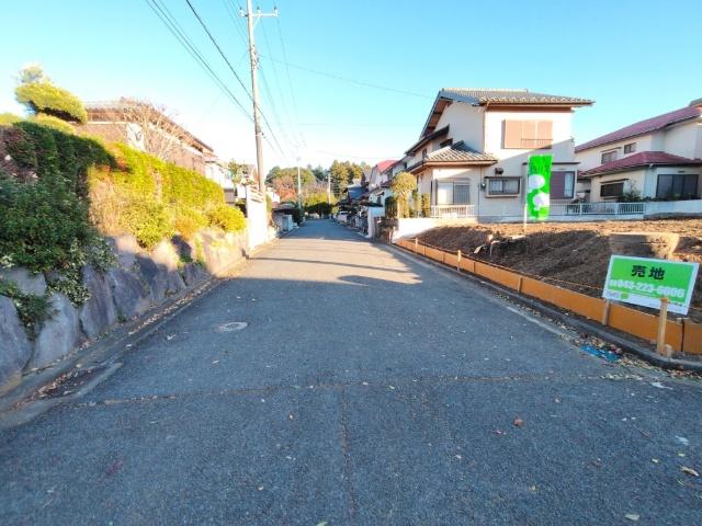 グランファミーロ宮ノ台 前面道路含む現地写真