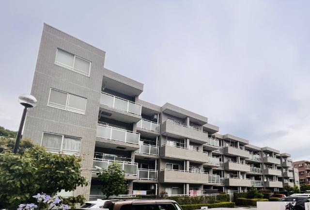 お散歩も快適な緑に恵まれた住宅地は、伸び