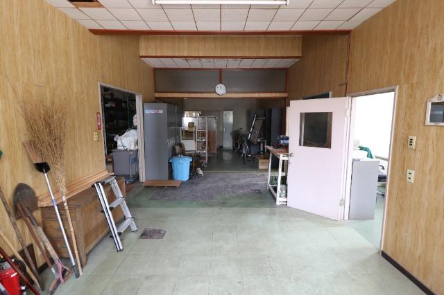 千葉市緑区越智町〈事務所付き工場兼倉庫〉 玄関