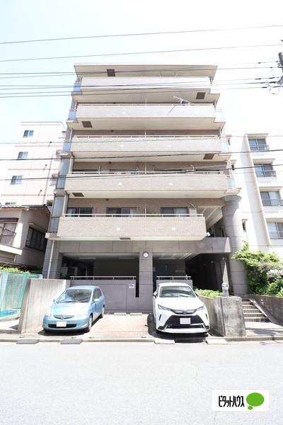 ローテローゼ登戸 駐車場