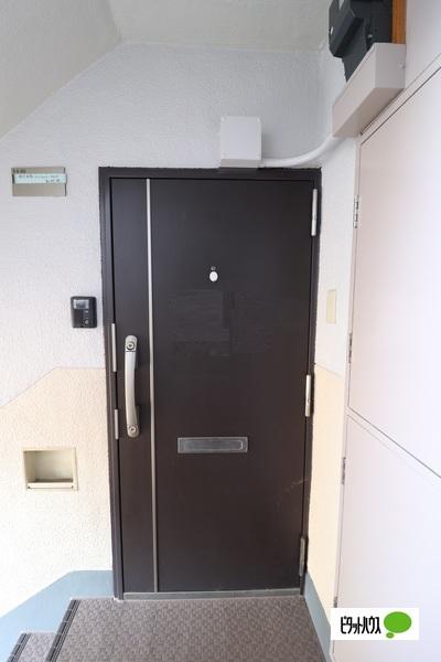 花見川団地6街区8棟 エントランス