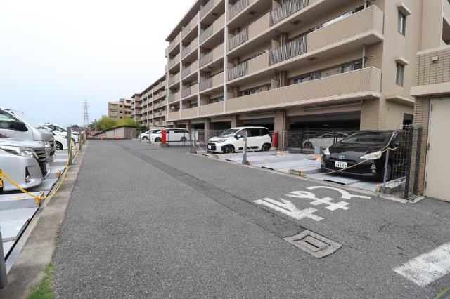 ビビットタウンウィズ稲毛 駐車場