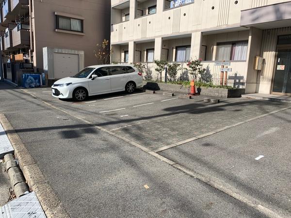 アルファコート名南 駐車場
