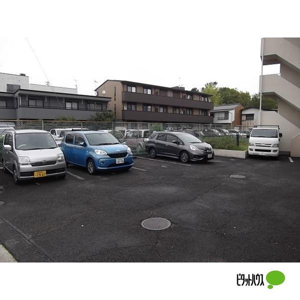メゾン豊年 駐車場