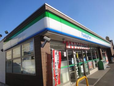 ファミリーマート港十一屋店：171m