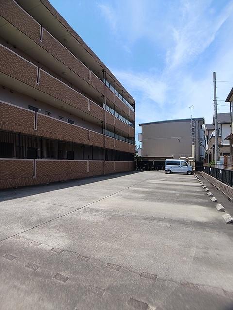 サンシャインタナカ（401） 駐車場