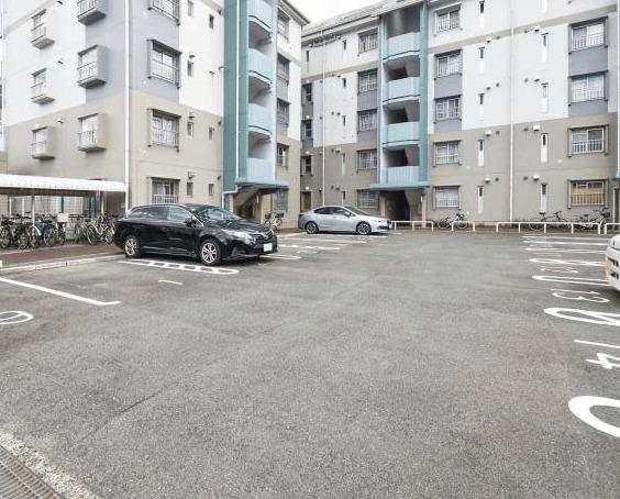 URアーバニア滝子南（404） 駐車場