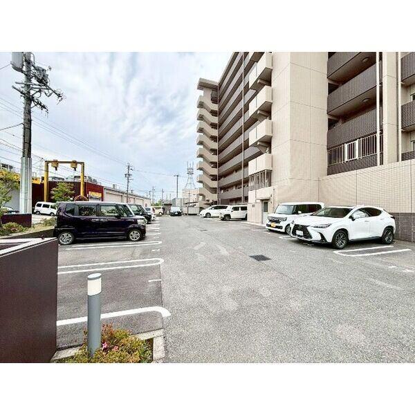 ロイヤルクレストベイレジデンス 駐車場