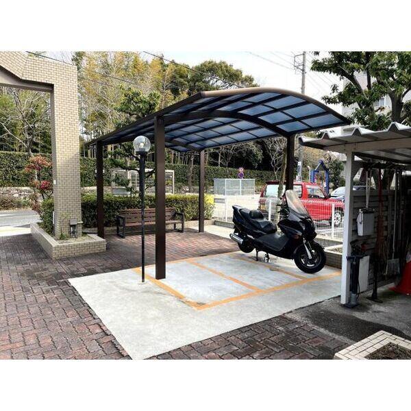 エステートEX白鳥マンション 駐車場
