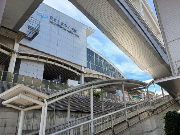 あおなみ線　ささしまライブ駅：1300m
