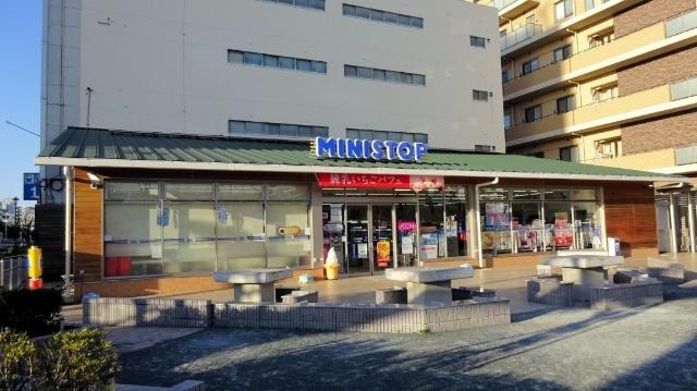 ミニストップ名古屋ガーデンふ頭店：241m