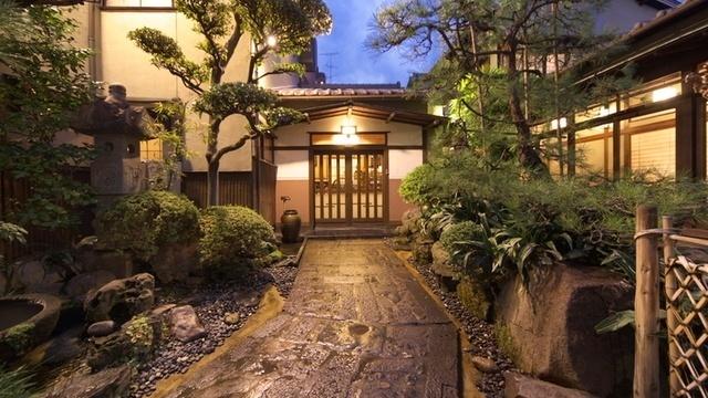 あつた蓬莱軒本店（蓬莱陣屋）：582m