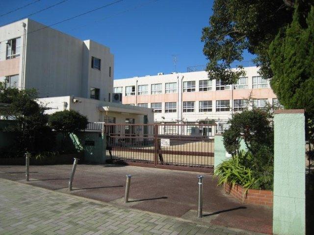 名古屋市立長根台小学校：837m
