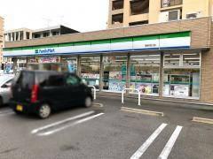 ファミリーマート築地口駅店：287m
