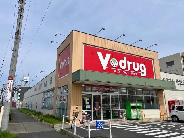 V・drug宝神店：583m
