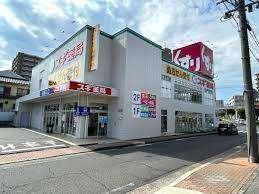 スギ薬局弥富通店：142m
