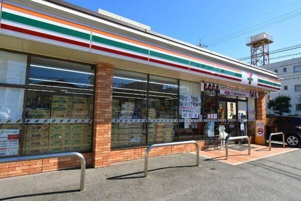 セブンイレブン名古屋表山店：891m