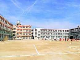 名古屋市立荒子小学校：572m