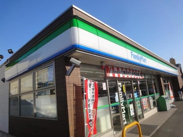 ファミリーマート港十一屋店：487m