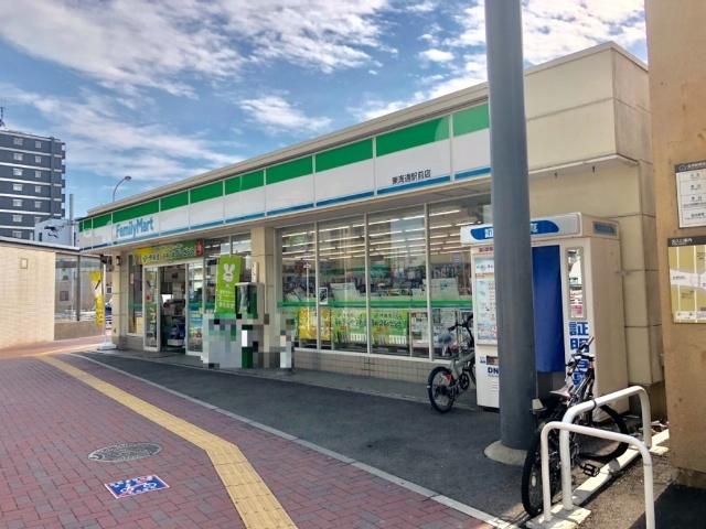 ファミリーマート東海通駅前店：328m