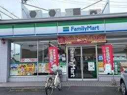 ファミリーマート港明正一丁目店：379m