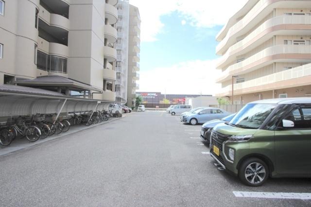 忠道マンションA棟 駐車場