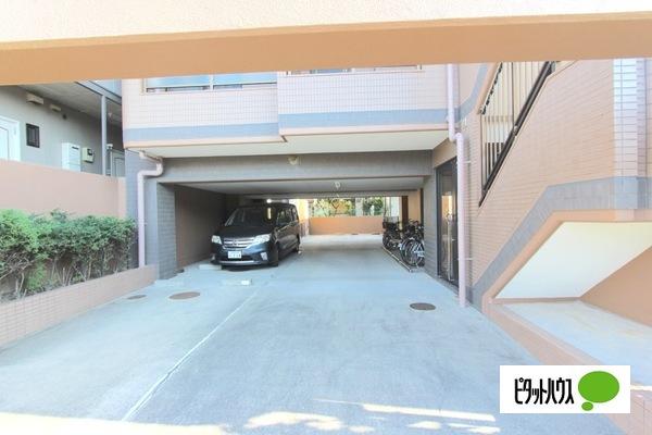 シュロス星崎 駐車場