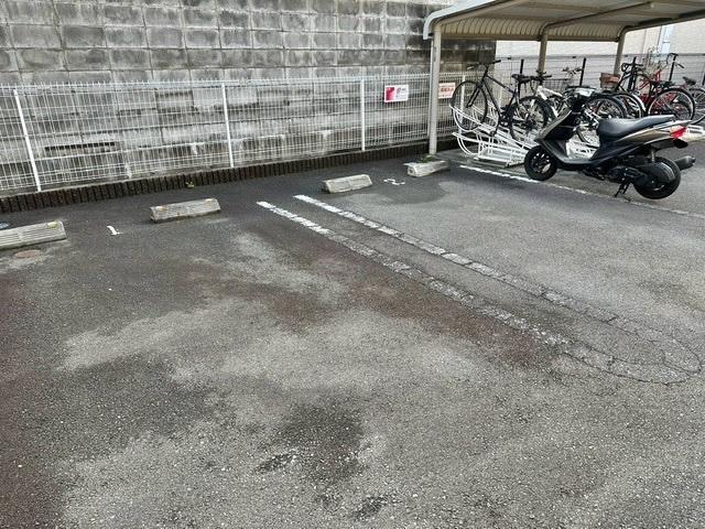 アバンツァ−トⅡ（105） 駐車場