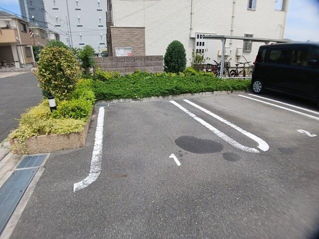 メゾン・フルール（301） 駐車場