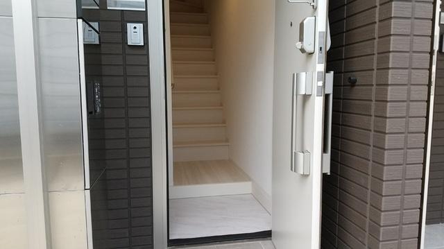 グランディール南四条（203） 玄関