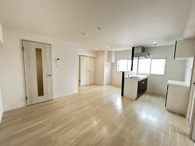 ウィンドヒル住道（旧シャトー光）（401） リビング