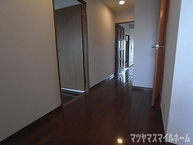 グレース深野（102） 玄関