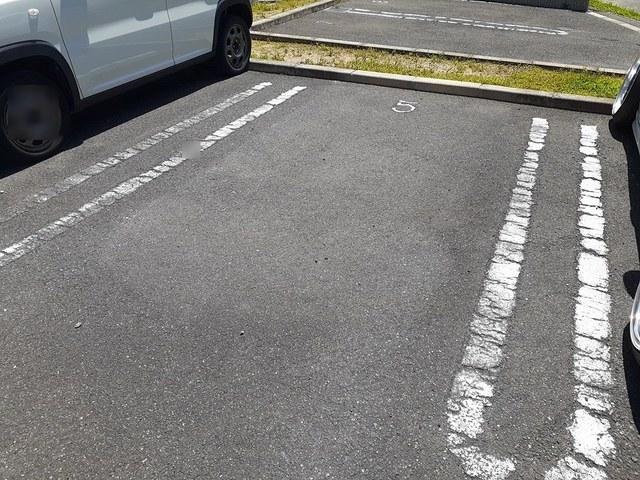ジェルメ・メゾン（305） 駐車場