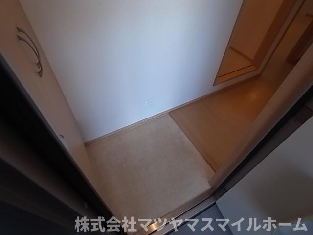 グランドゥール畷（103） 玄関