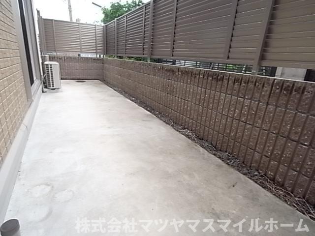 グランドゥール畷（103） 庭