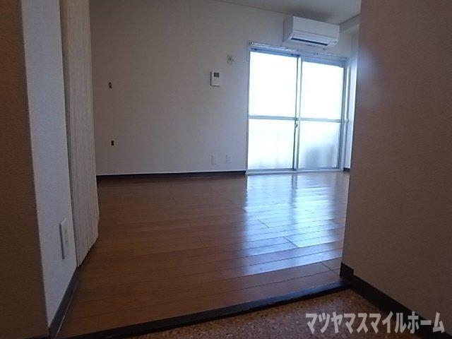 シティライフ北中（305） 玄関